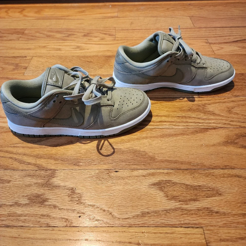 Nike Suede Dunks - Picture 3 of 6